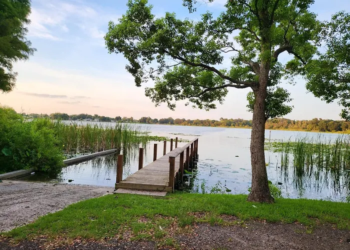 Promise Land Manor Historic Home Lake Access, Near Parks And Venues