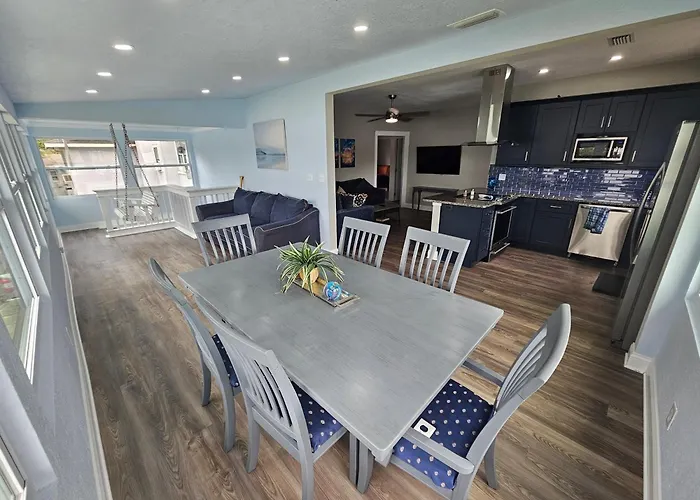 Lakeside Lofts At Lake Martha