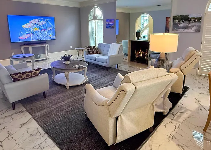 Lanai & Pool: Elegant Villa In Winter Haven!